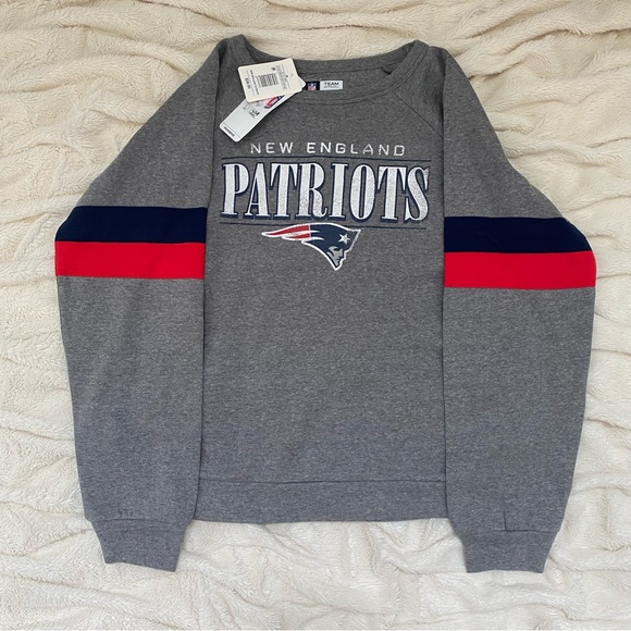 NFL Tops - NWT New England Patriots NFL cropped football sweatshirt